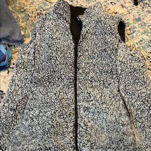 Old Navy Women's Black and Gray Teddy Jacket